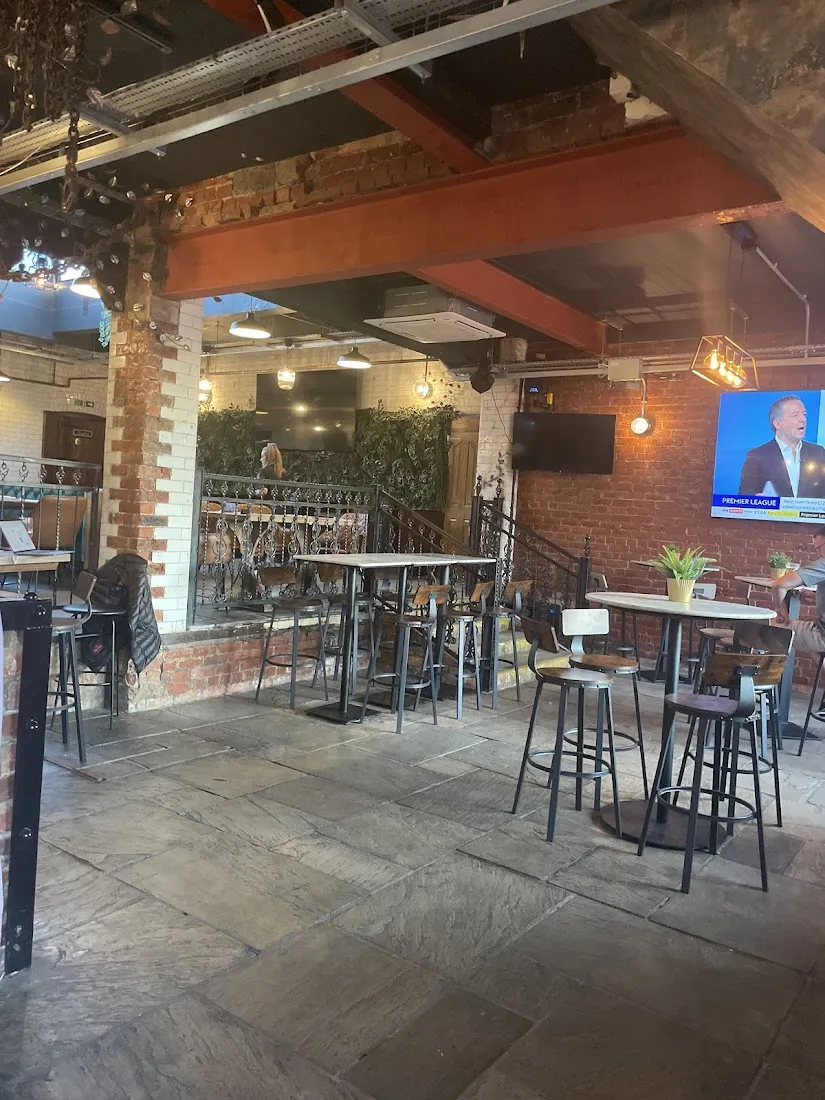 Cece's Restaurant & Bar